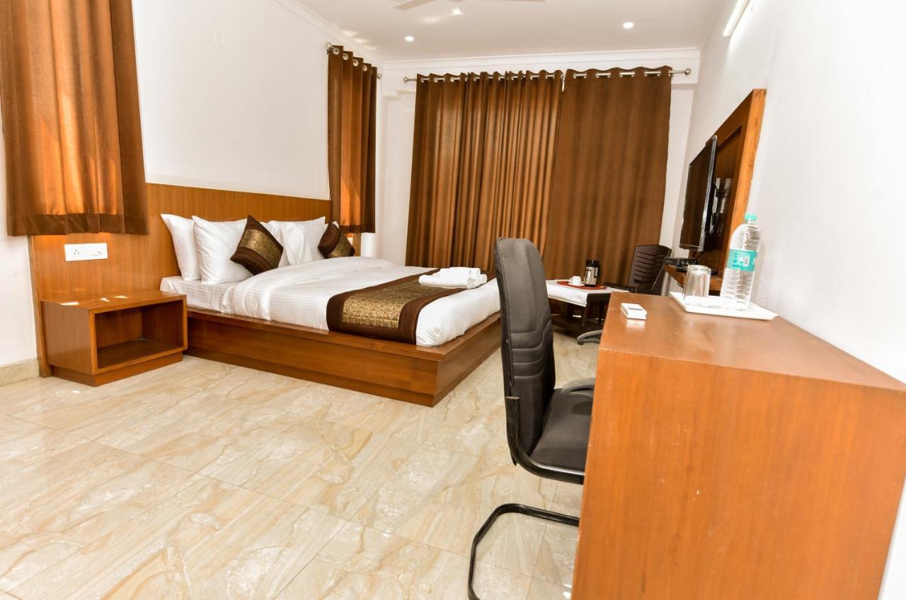 Hotel Luxury Collection Ґурґаон Екстер'єр фото